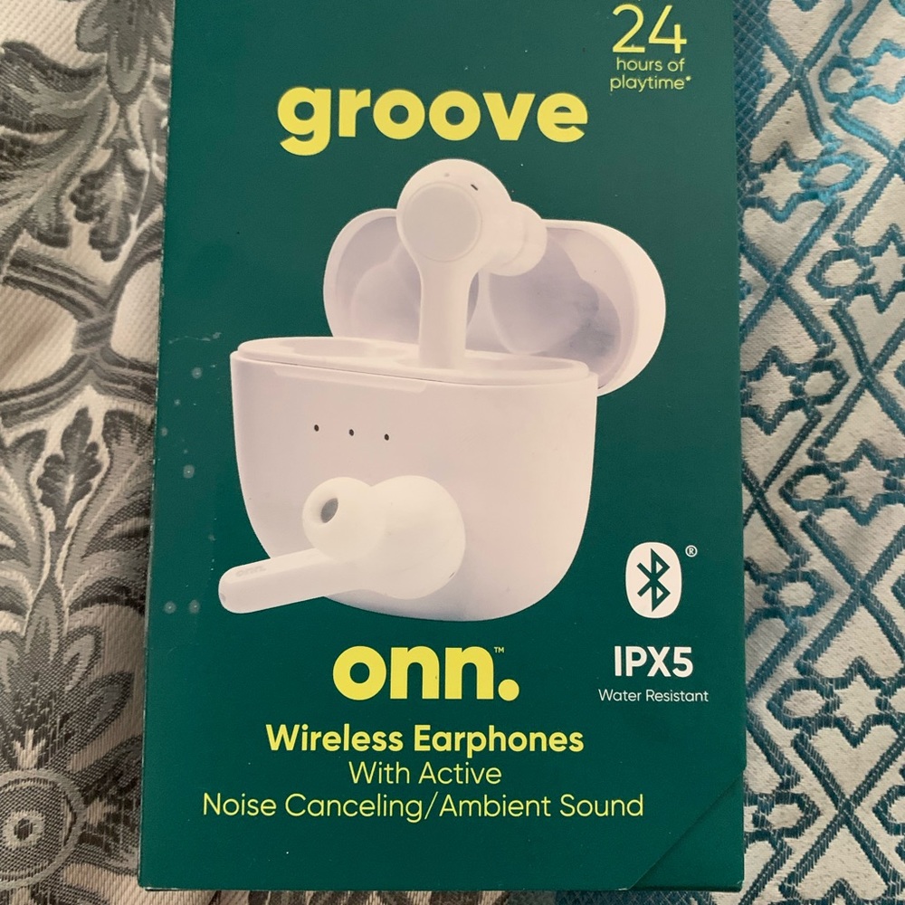 Wireless ear buds